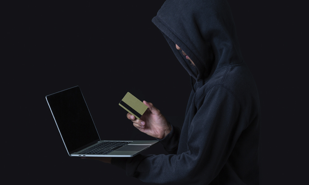 Министр здравоохранения региона предупредил омичей о действиях мошенников от его имени