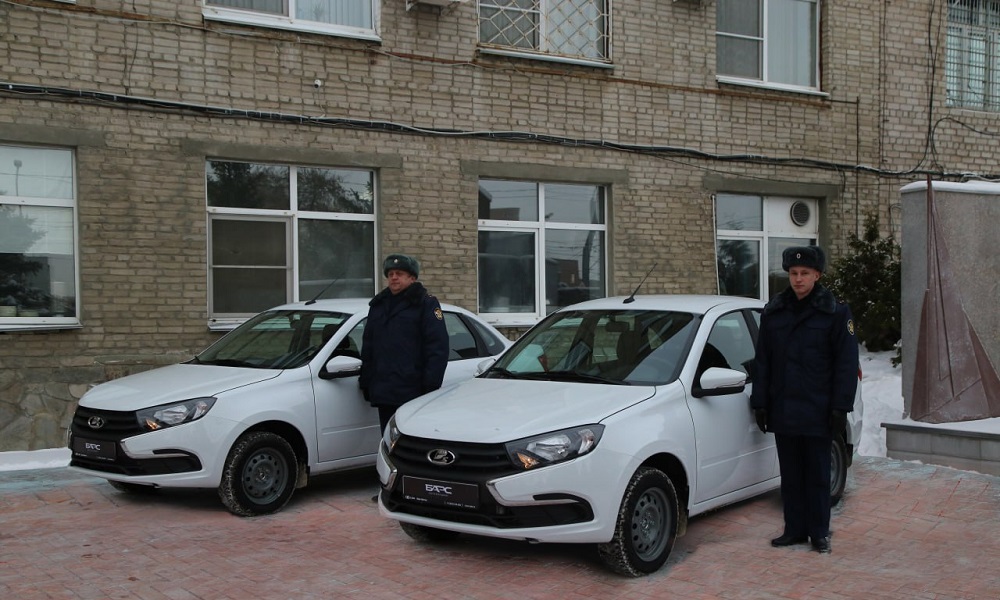 Виталий Хоценко передал УФСИН по Омской области два автомобиля