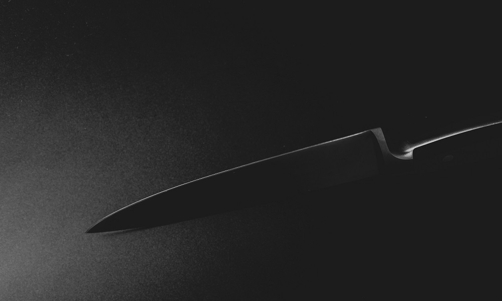 Пьяный омич ударил младшего брата ножом в живот из-за стройматериалов