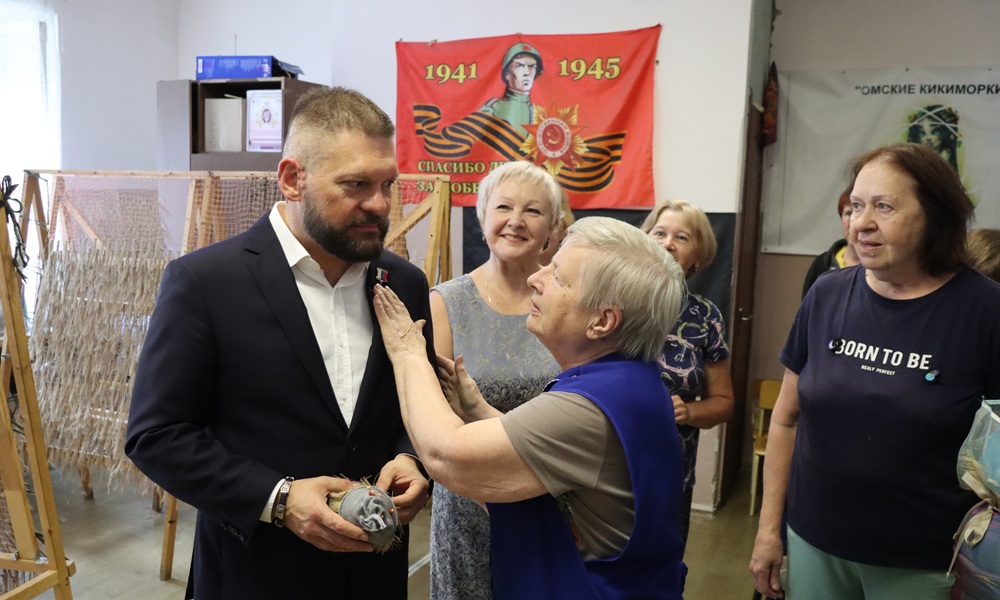 Евгений Поддубный встретился с омскими волонтёрами СВО