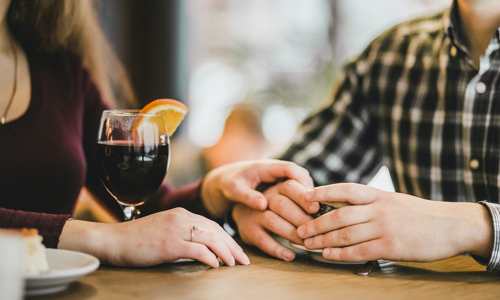 «Говорить, как ты восхитительна»: предприимчивый омич готов стать «парнем» на 14 февраля