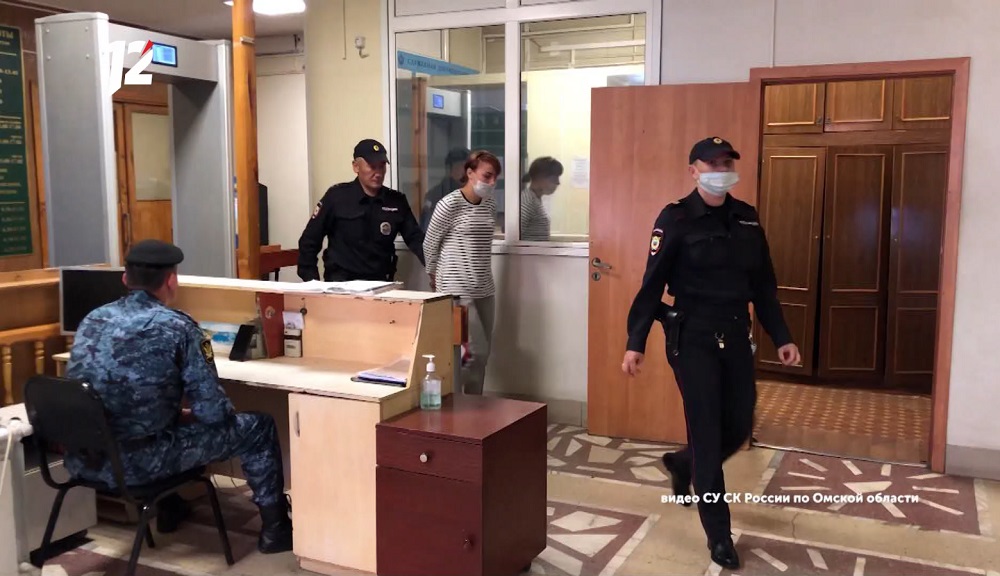 Омичку из аула Коянбай, обвиняемую в истязании сына, отпустили под домашний арест 