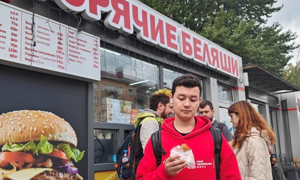 Приехавшие в Омск айтишники остались в восторге от знаменитых беляшей у политеха