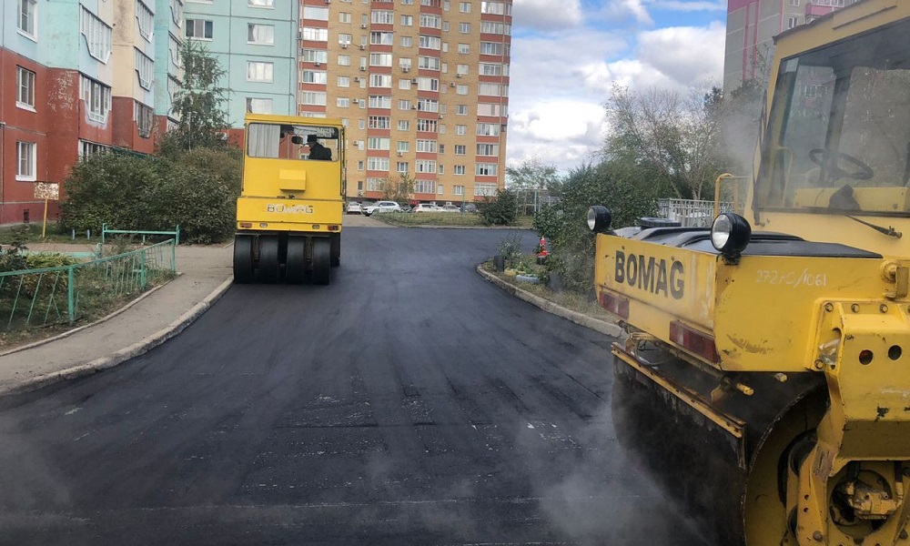 В Омске завершили благоустройство 76 дворов