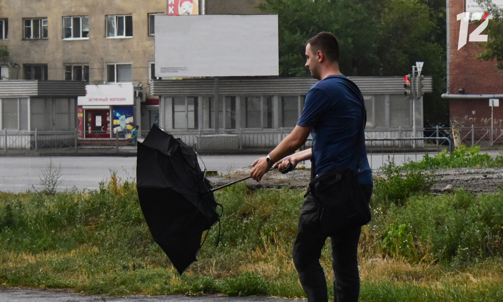 Областное МЧС призывает омичей соблюдать острожность: в регионе ожидается порывистый ветер