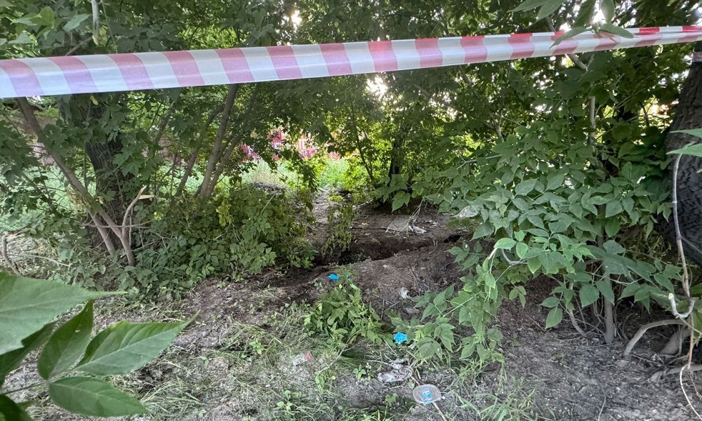 В Омске 59-летний сторож упал в колодец и погиб