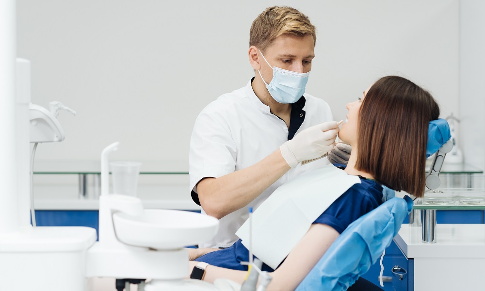 Учёные ОмГМУ создали лечебное средство, предотвращающее кариес 