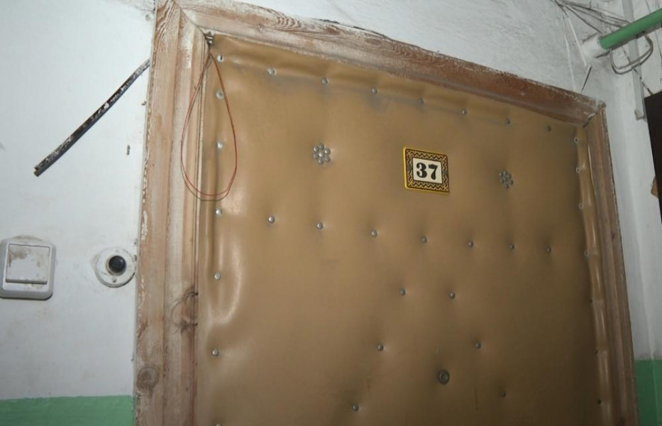 Омичку обязали снести перегородку в тамбуре