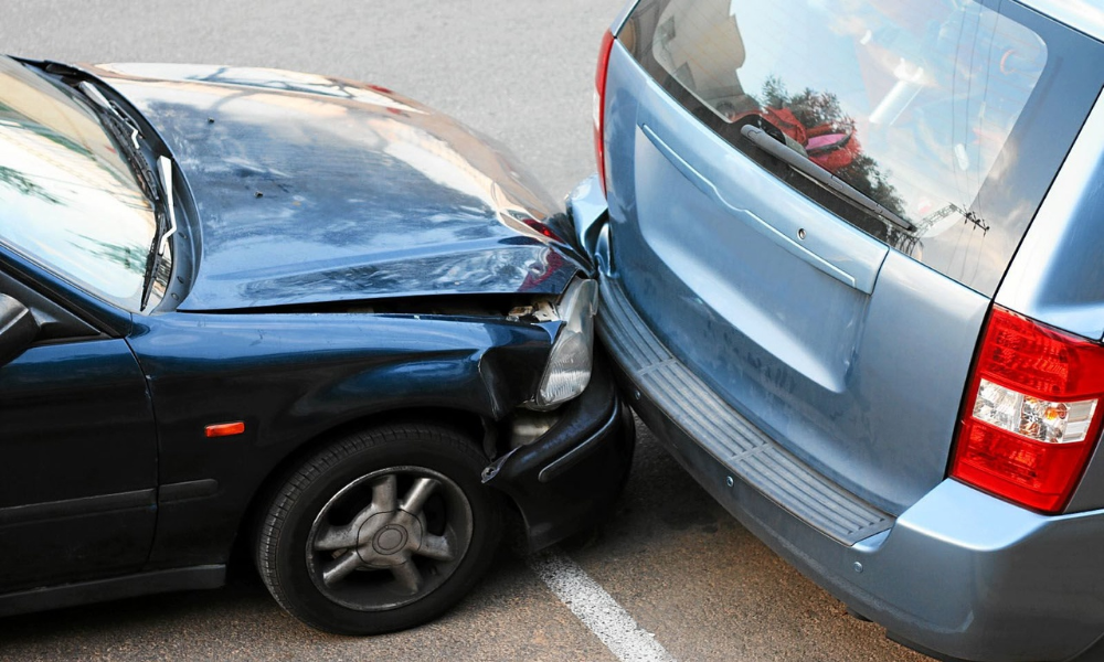 Преступная группа омичей с помощью 25 подстроенных ДТП получила со страховых компаний около 3 млн рублей