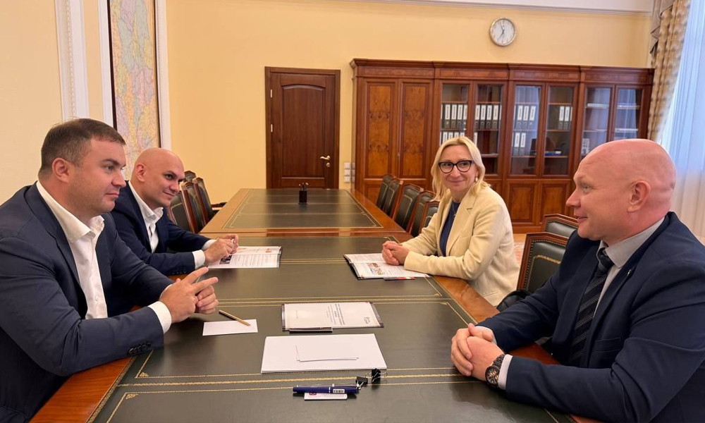 Виталий Хоценко встретился с руководителем центра переселения соотечественников