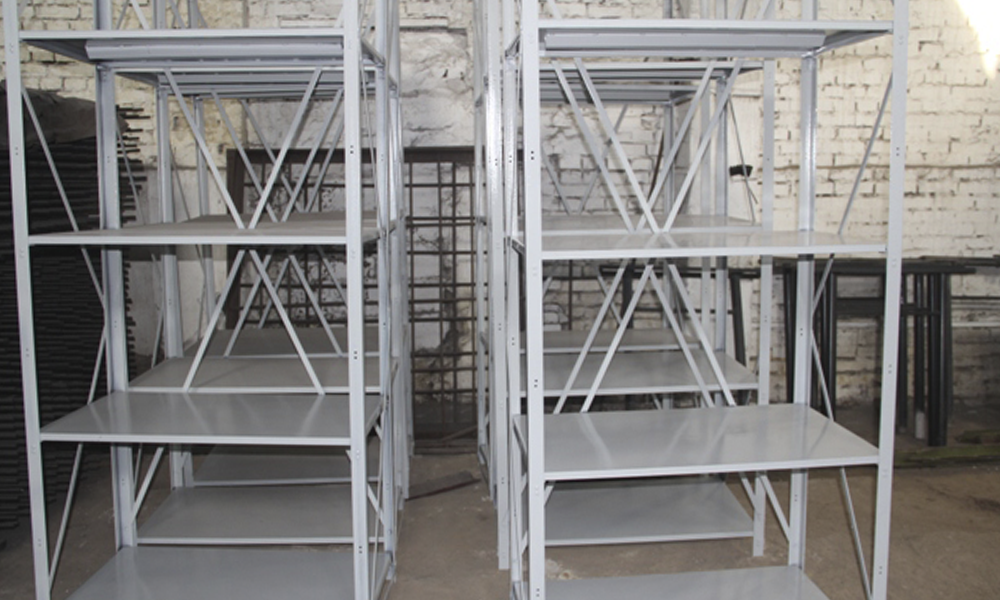 В омской ИК-8 осужденные изготавливают металлические стеллажи для пожарно-спасательной службы