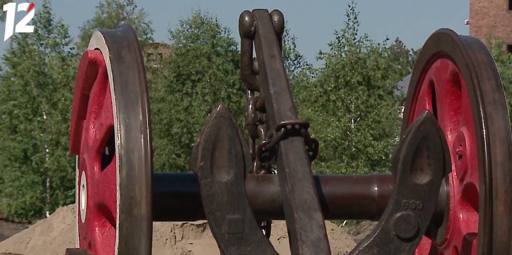 В Омске отреставрируют памятный знак "Колёсная пара и якорь"