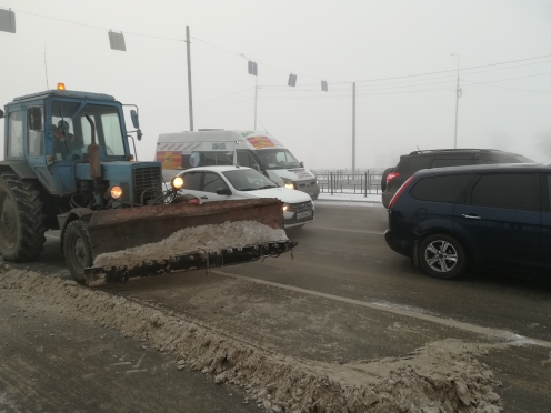 С омских дорог за выходные вывезли 12 тысяч кубометров снега