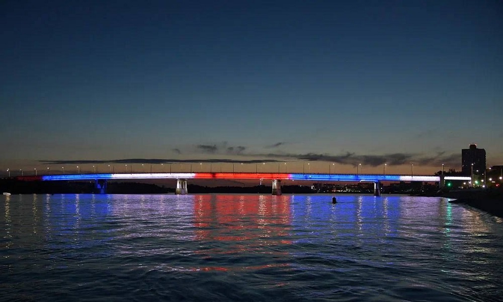 Виталий Хоценко считает, что подсветка Ленинградского моста формирует привлекательный образ города-миллионника