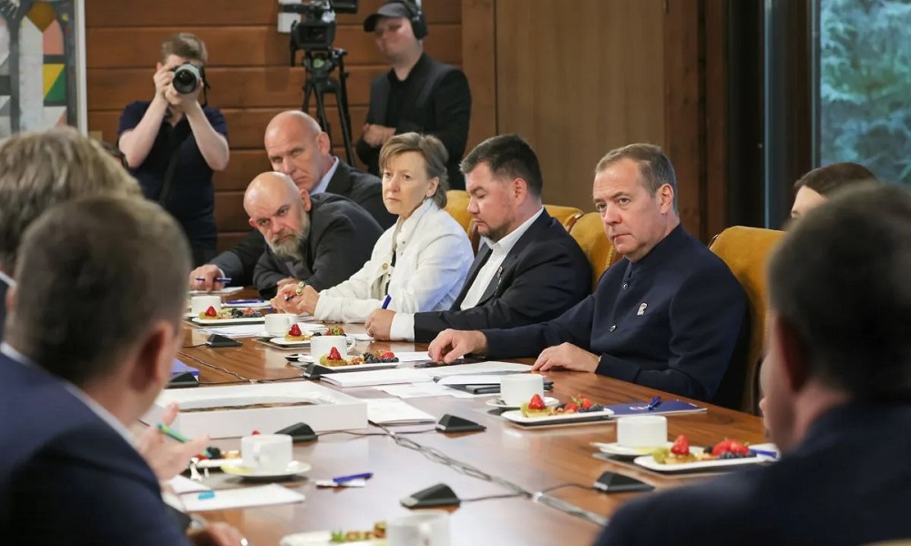 Единая Россия определит план работы до 2031 года на основе трёх миллионов обращений граждан