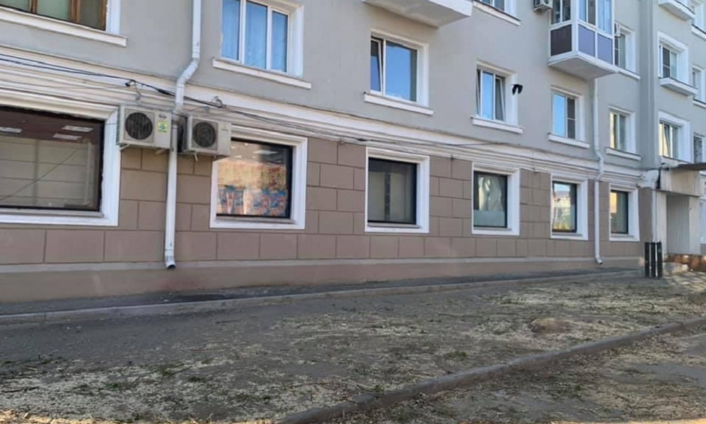 В Омске неизвестные спилили 4 клёна на Красном Пути. Администрация округа обратилась в полицию 