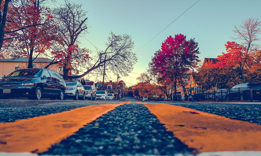 Перелом бедра и ушиб головы: омичи поссорились из-за места на парковке