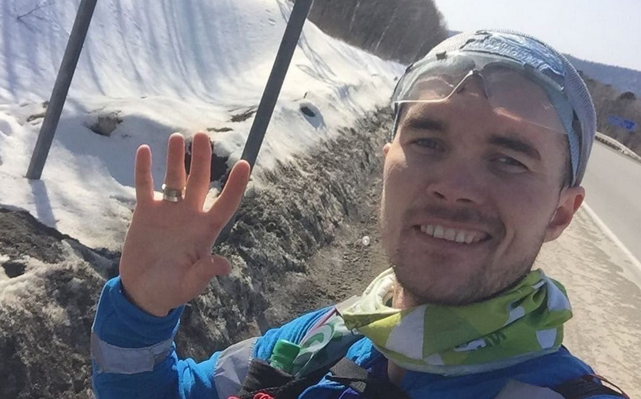 Максим Егоров, пробегавший через Омск год назад, завершил свой супермарафон длиной 10 000 км