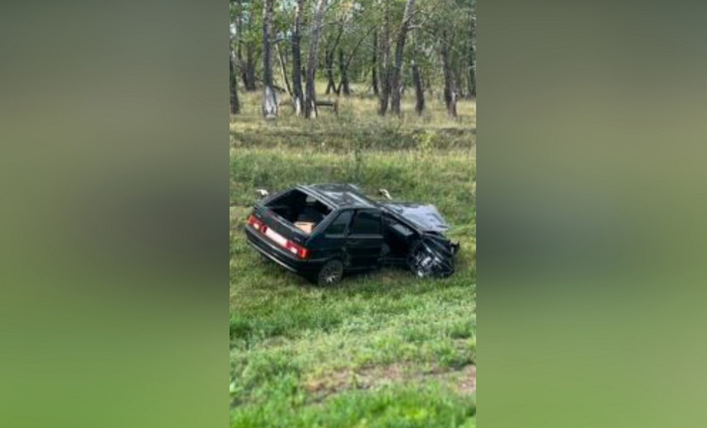 В Омской области пьяный подросток за рулём ВАЗа улетел в кювет 