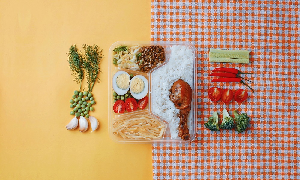 Больше половины омичей признались, что питание на работе бьёт по их бюджету 