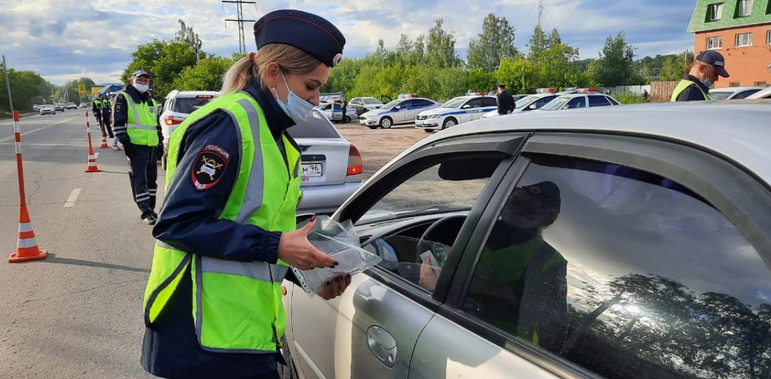 Массовую проверку водителей на трезвость устроили в Омске автоинспекторы