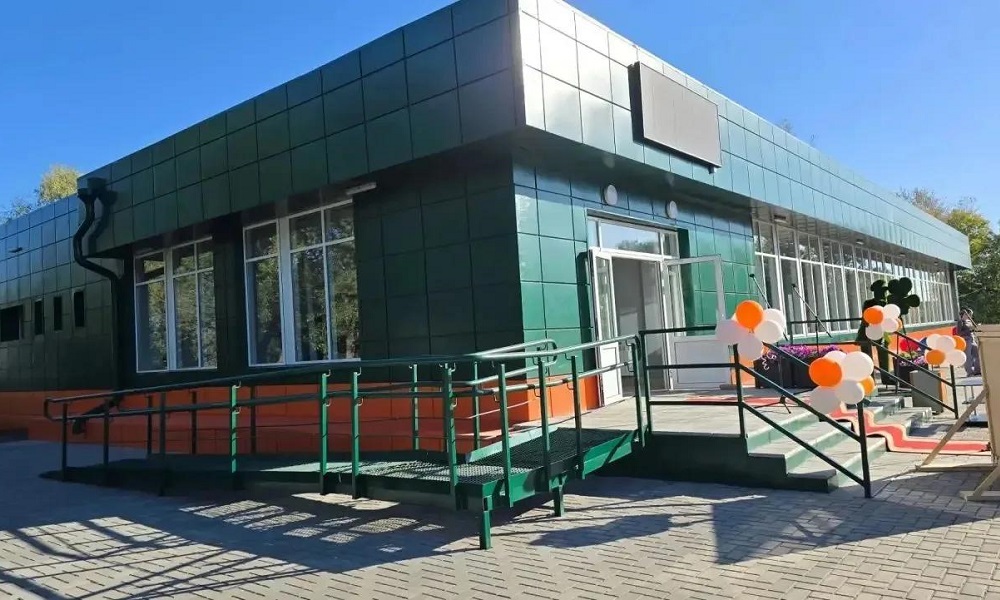 В Кормиловке после ремонта открылся кино-досуговый центр «Дружба»