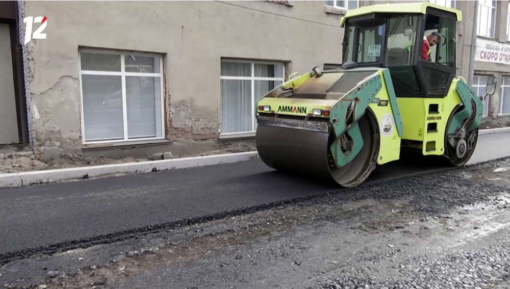 В Омске начали составлять списки тротуаров и проездов для ремонта в 2023 году