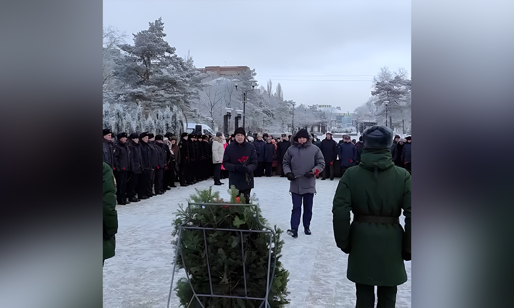 Виталий Хоценко принял участие в церемонии возложения цветов к мемориалу на бульваре Победы