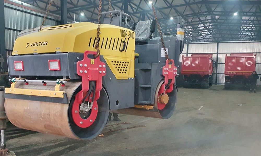 Для омского УДХБ закупили 8 новых тротуарных катков