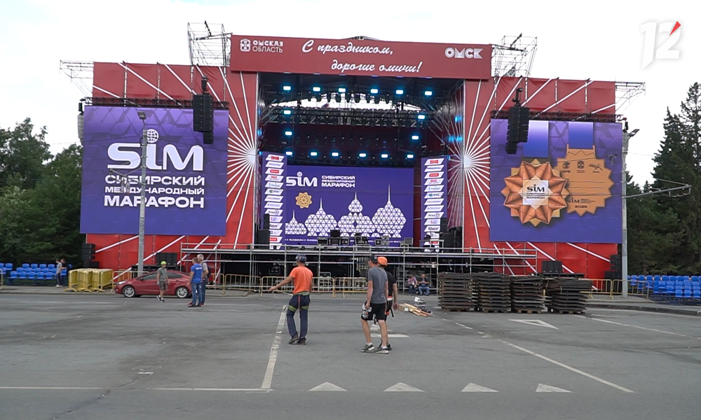 На Соборной площади установили сцену для празднования Дня города и Дня Омской области