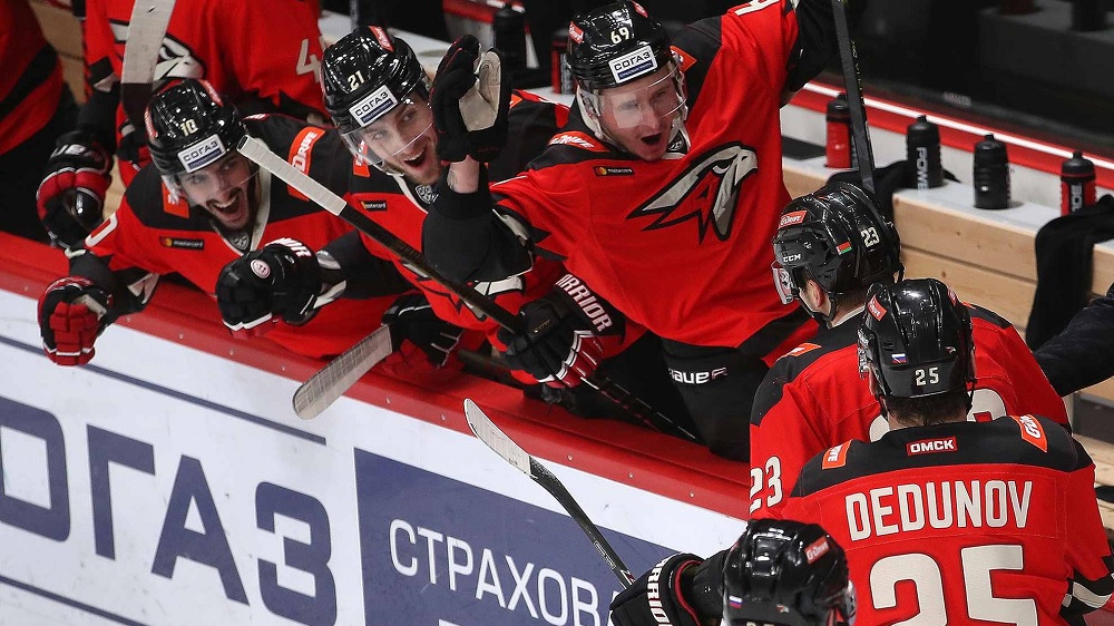 Меньше матчей и длинные выезды - что ждёт "Авангард" и "Омских Ястребов" в новом сезоне