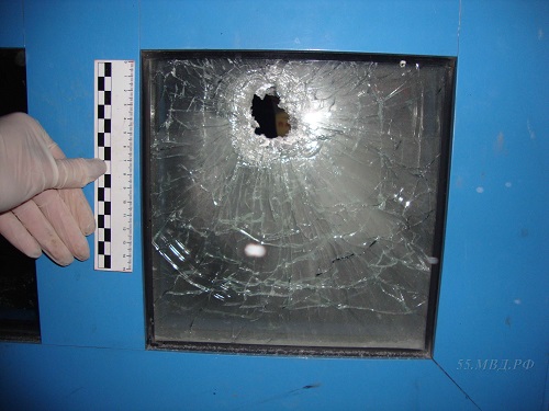 Желавший попасть на чужой корпоратив омич ранил женщину из ружья