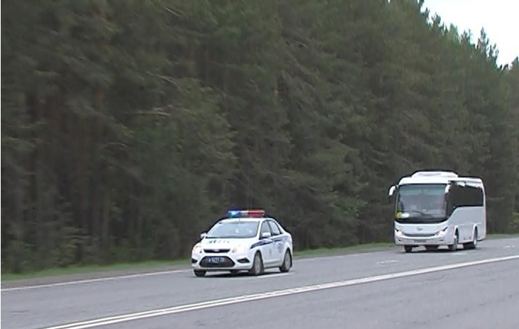 Застрявшим в США 13 омичам помогли вернуться на родину