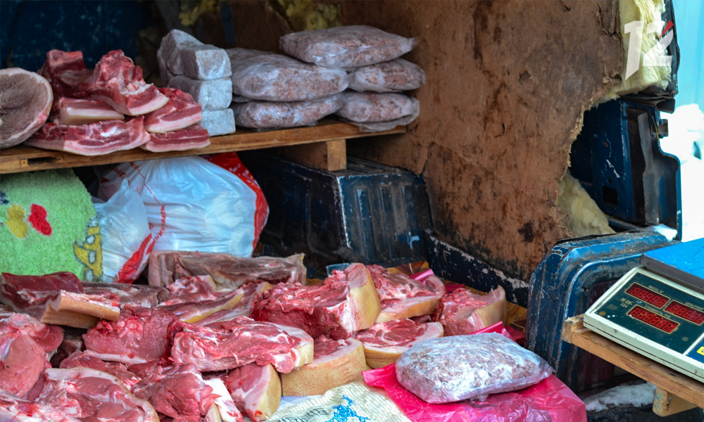 На стихийных рынках города выявлены опасные продукты