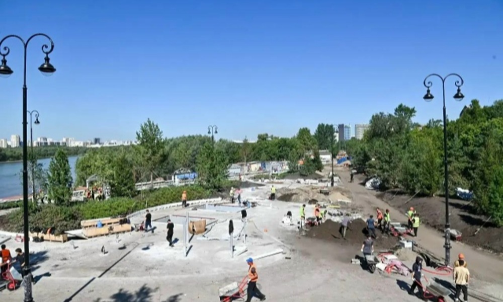 Продолжается благоустройство набережной у Омской крепости 