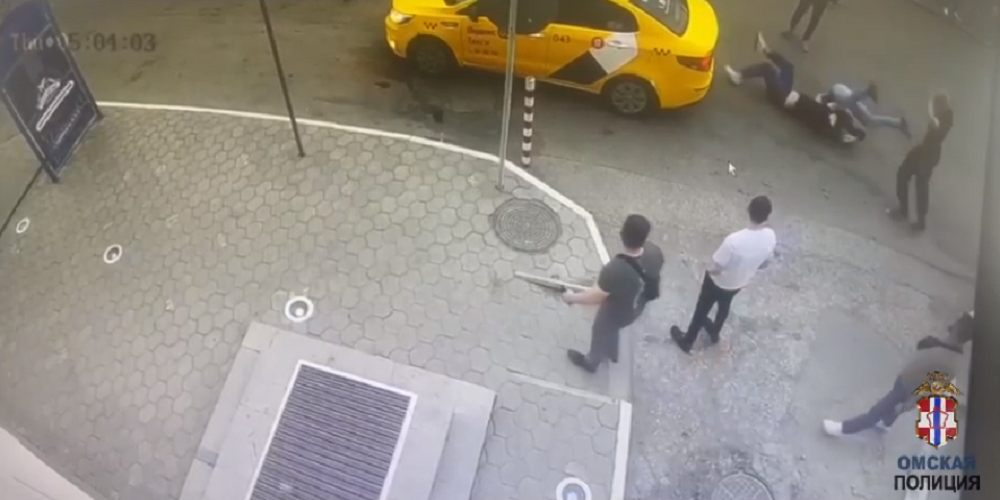 Омича доставили в больницу в состоянии комы после драки в кафе на улице Ленина