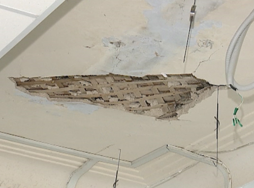 В Омске завели уголовное дело по факту обрушения потолка в гимназии №88