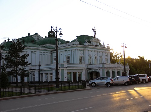 Омская Драма открыла сезон сразу двумя премьерами