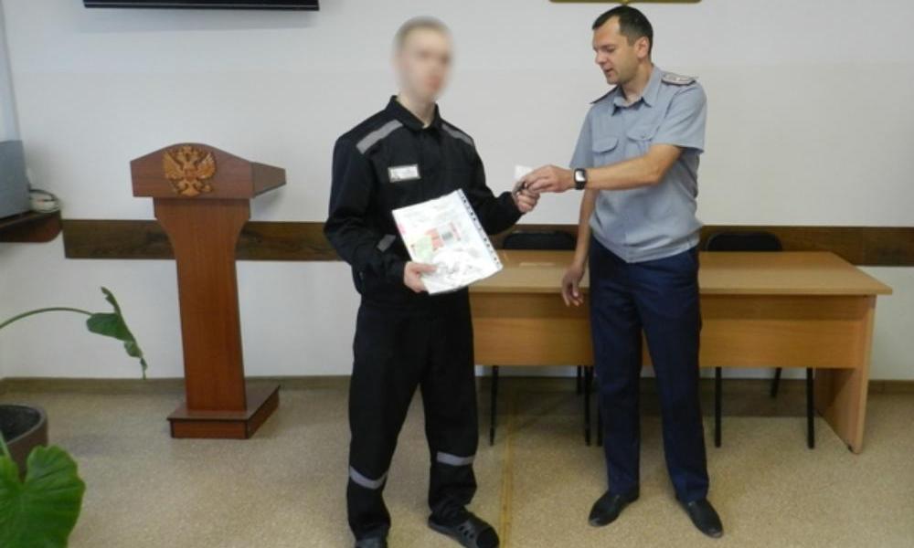 В Омске осуждённый, находясь в колонии, получил ключи от квартиры