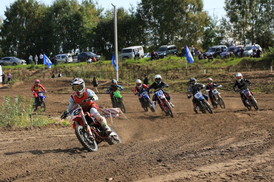 На международные соревнования по мотокроссу в Омскую область приехали спортсмены из 16 стран