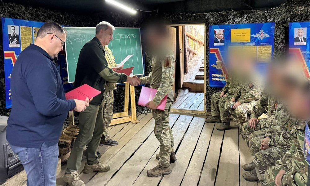 Руководители регионального Заксобрания посетили подшефное подразделение ВДВ на территории Омской области