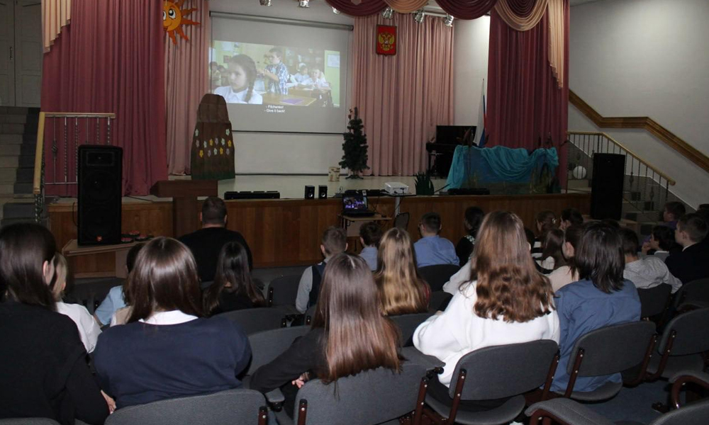 Ветераны СВО и социальные координаторы провели уроки мужества в районах Омской области