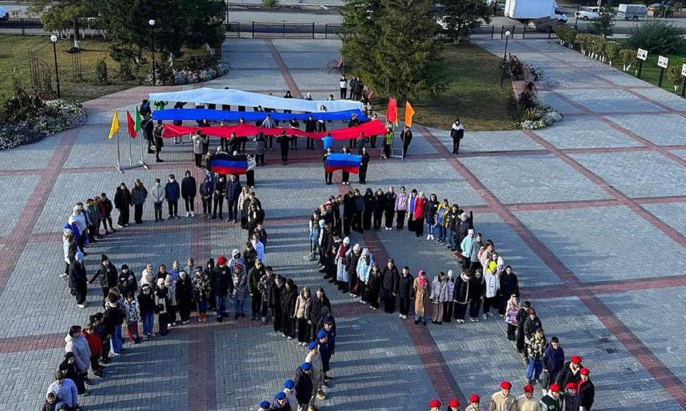 В Одесском районе местные жители поучаствовали во всероссийской акции, посвящённой воссоединению Донбасса, Запорожской и Херсонской областей с Россией