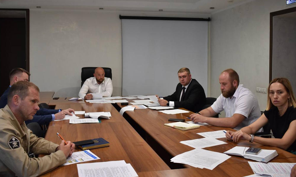 Динар Курманов провёл штаб по модернизации коммунальных сетей в Омской области