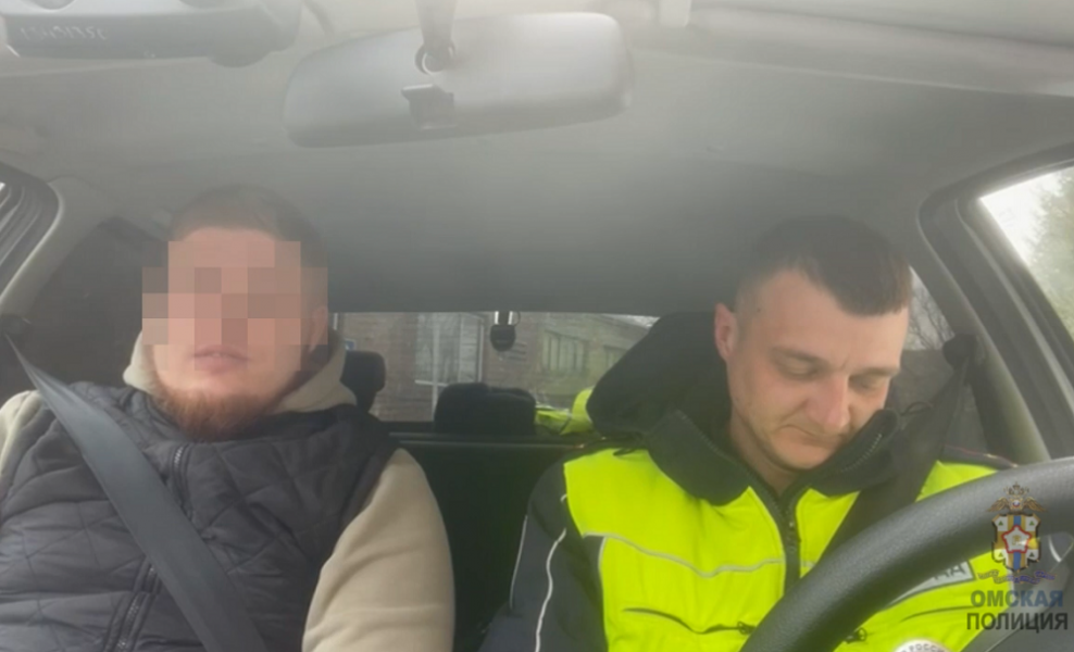 Омич, не имеющий права управления автомобилями, пытался отвезти пассажиров в Казахстан