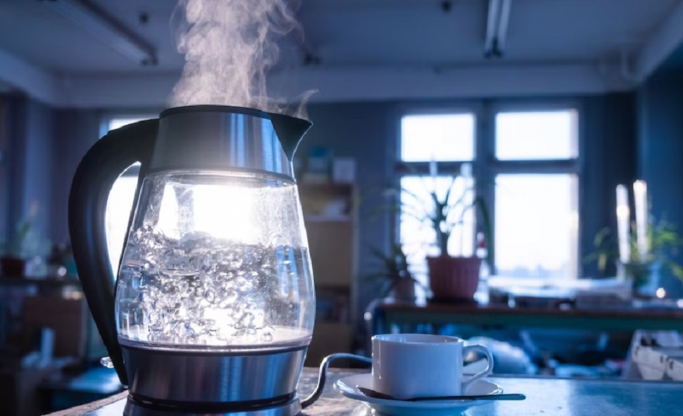 В Омской области сельчанка со злости облила брата кипятком