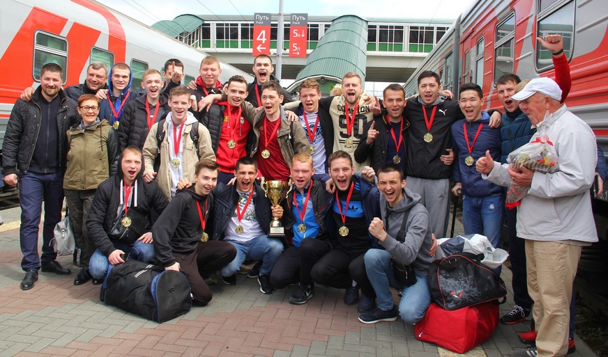 Сразу 11 омских флорболистов получили звания мастеров спорта 