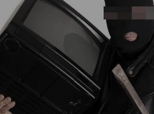 В Омской области мужчина пришёл почистить снег пенсионеру, но обчистил дом