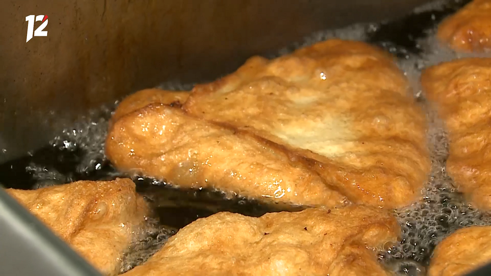 В Омске знаменитая беляшная у Политеха всё же переехала в тёплую остановку 