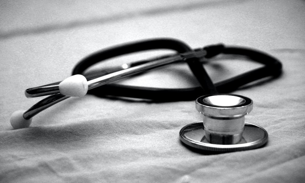 Омские поликлиники в праздники будут работать по сокращённому режиму